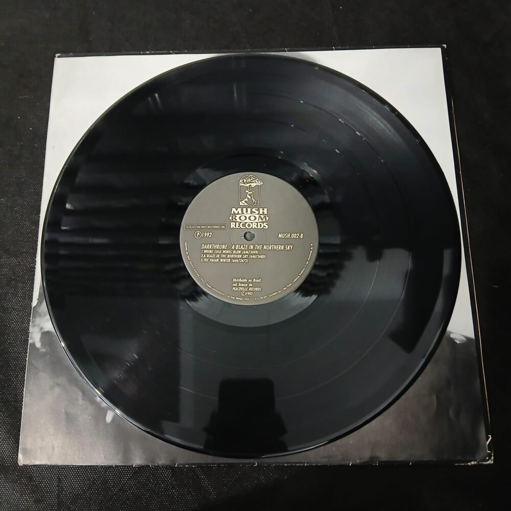 Darkthrone ‎– A Blaze In The Northern Sky (LP USADO) - Imagem 6