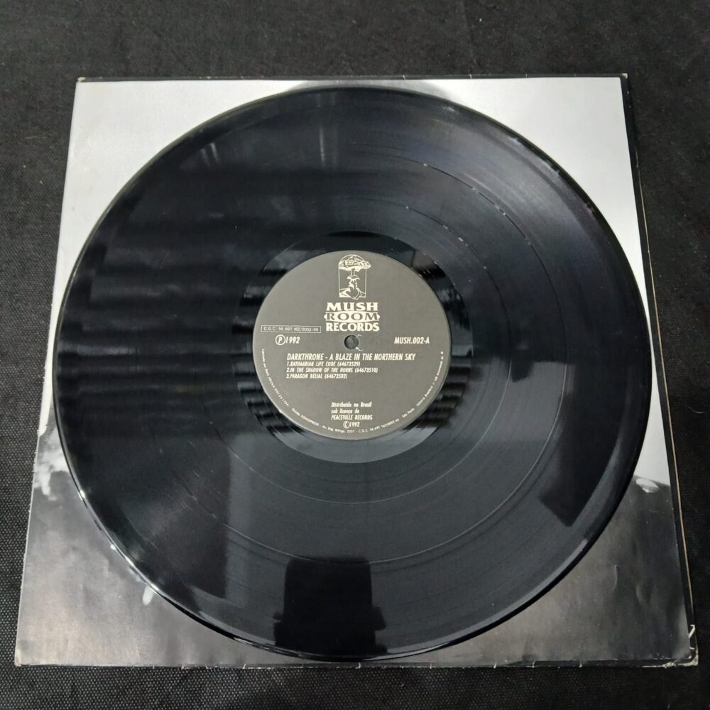 Darkthrone ‎– A Blaze In The Northern Sky (LP USADO) - Imagem 5