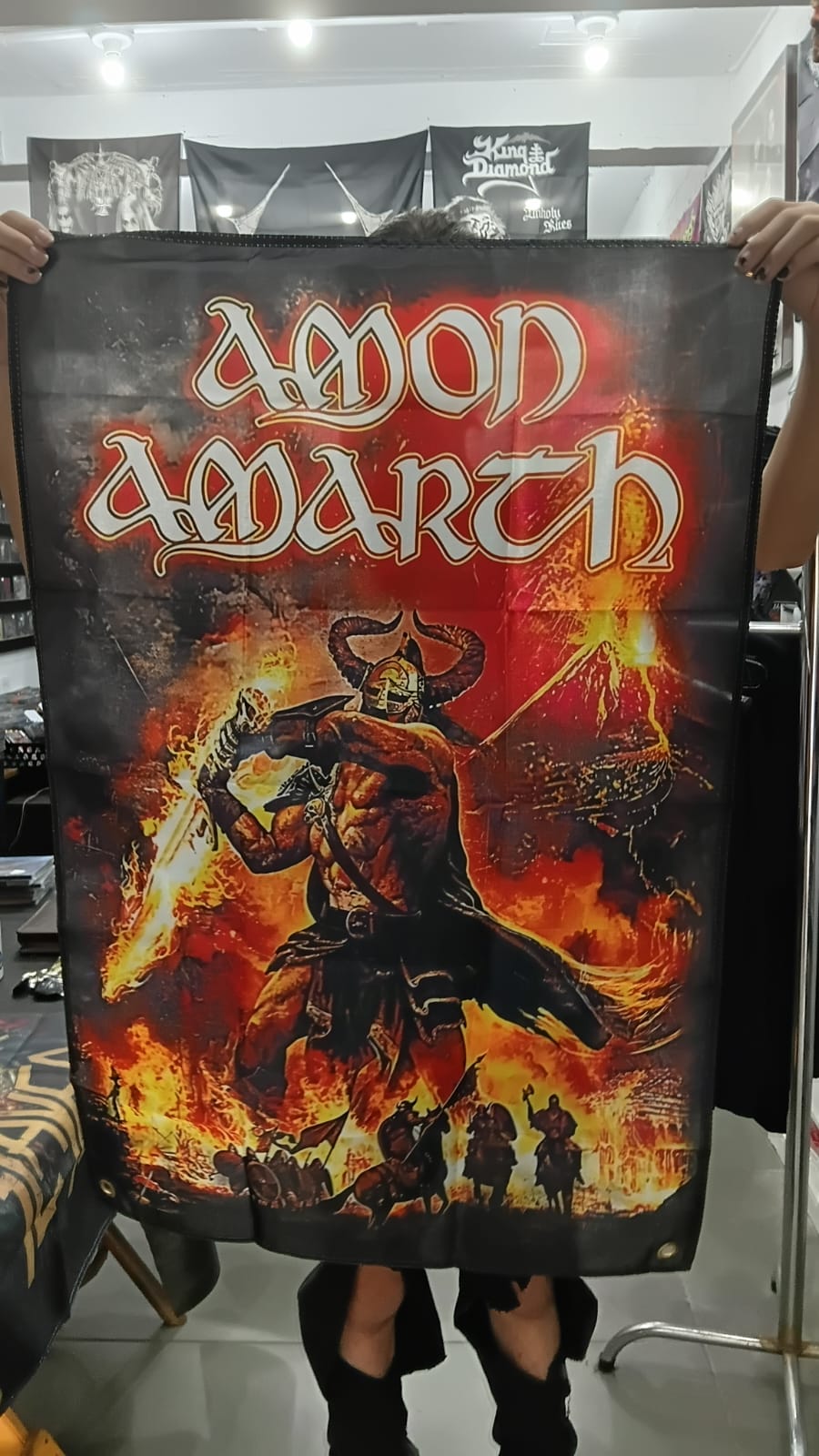 Amon Amarth - Surtur Rising (BANDEIRA COM ILHÓS)