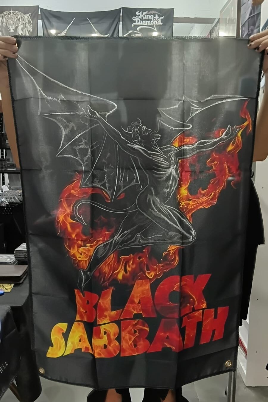 Black Sabbath - Logo Lucifer (BANDEIRA COM ILHÓS)