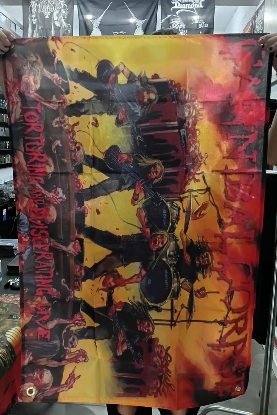 Cannibal Corpse - Torturing Live (BANDEIRA COM ILHÓS)