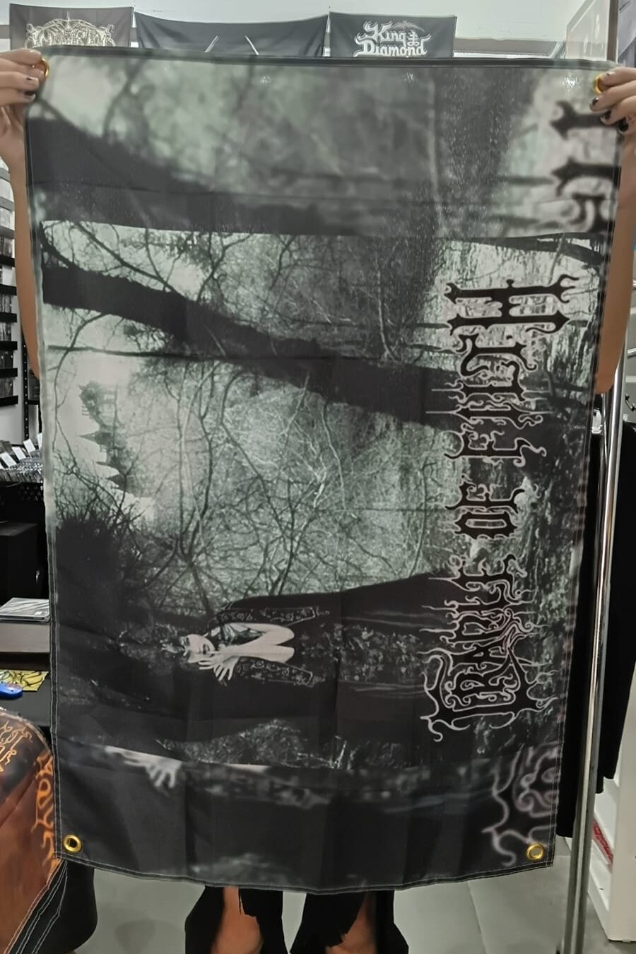 Cradle Of Filth - Dusk And Her Embrace (BANDEIRA COM ILHÓS)