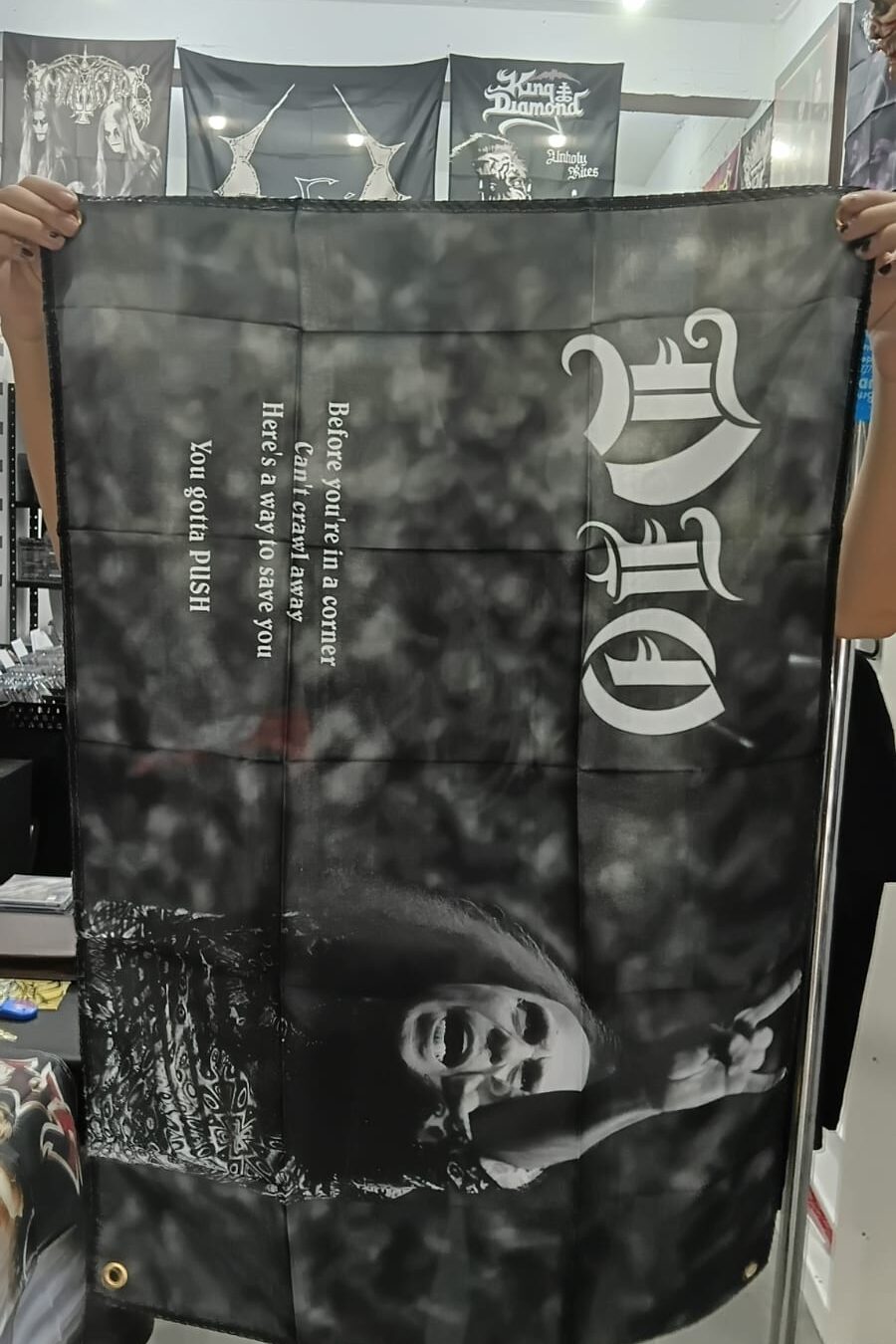 Dio - Memorial (BANDEIRA COM ILHÓS)