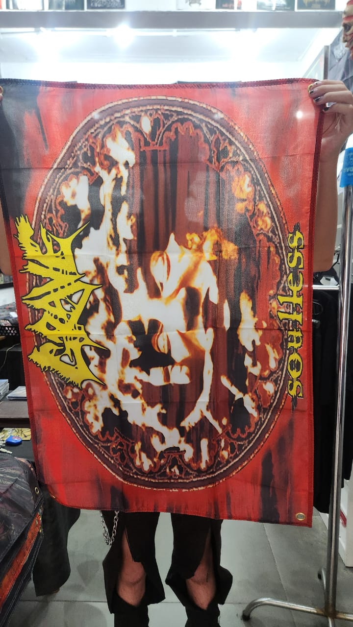 Grave - Soulless (BANDEIRA COM ILHÓS)