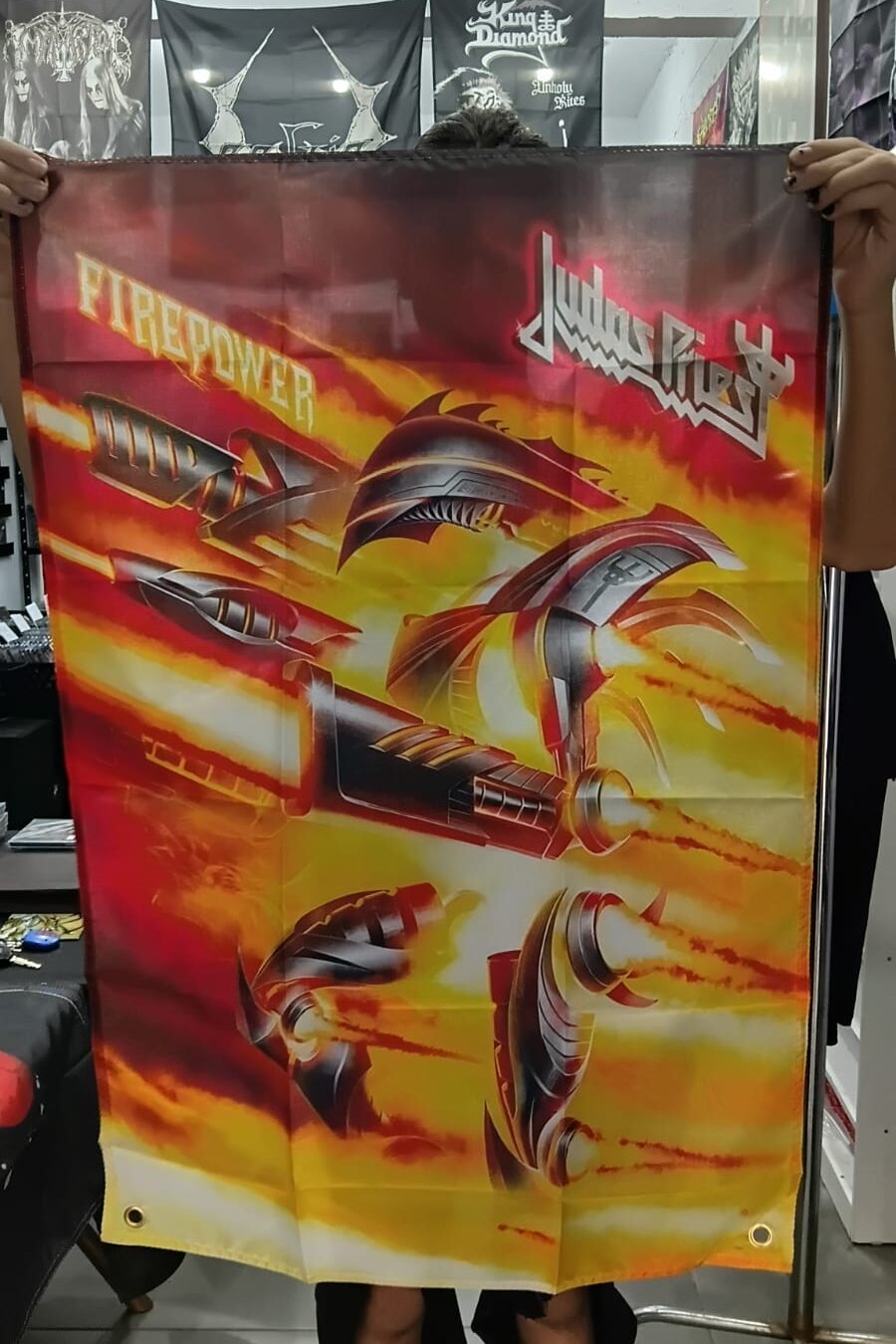 Judas Priest - Firepower (BANDEIRA COM ILHÓS)