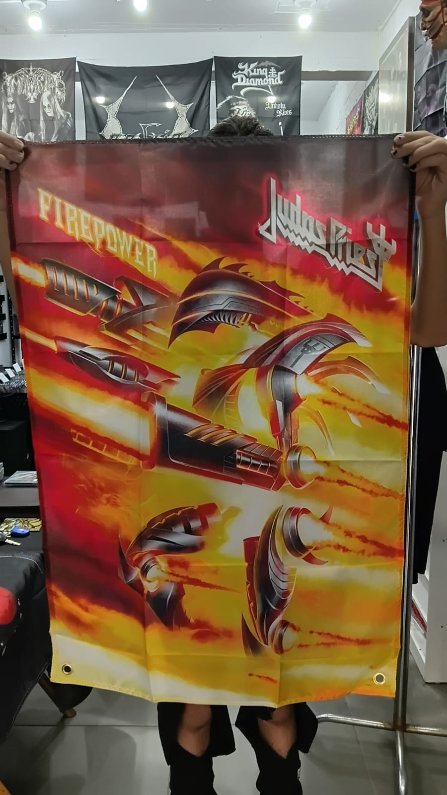 Judas Priest - Firepower (BANDEIRA COM ILHÓS)
