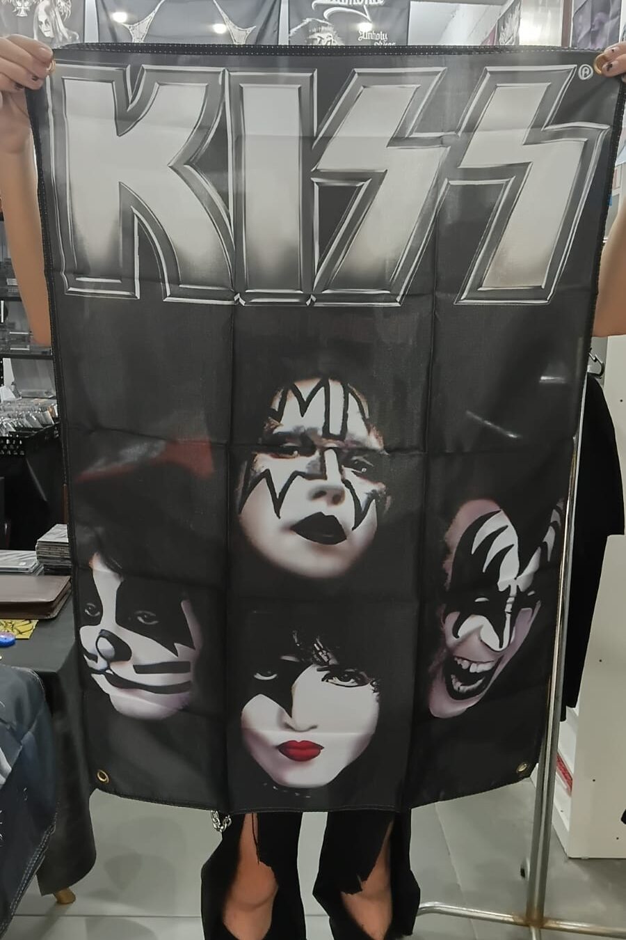 Kiss - Dinasty (BANDEIRA COM ILHÓS)