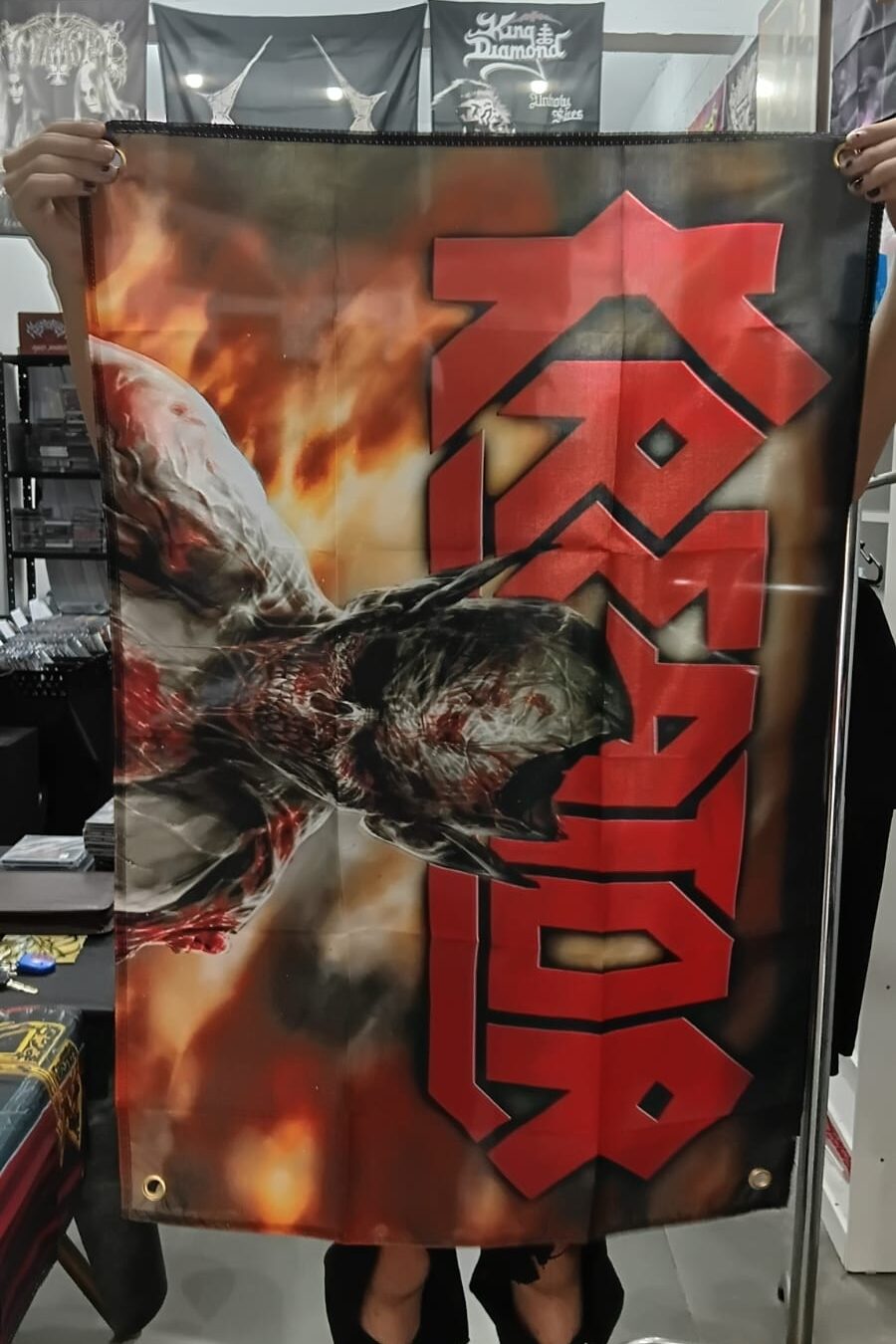 Kreator - Daemon Red (BANDEIRA COM ILHÓS)