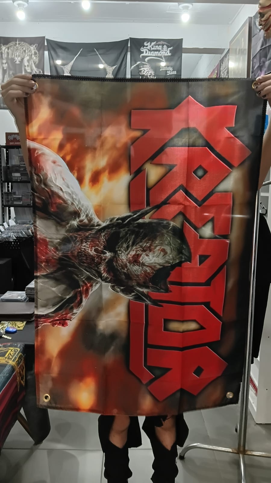 Kreator - Daemon Red (BANDEIRA COM ILHÓS)