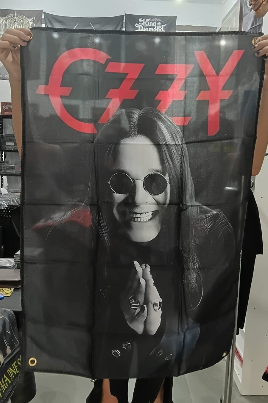 Ozzy Osbourne - Prince Of Darkness (BANDEIRA COM ILHÓS)