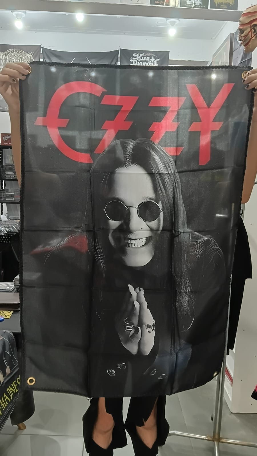 Ozzy Osbourne - Prince Of Darkness (BANDEIRA COM ILHÓS)