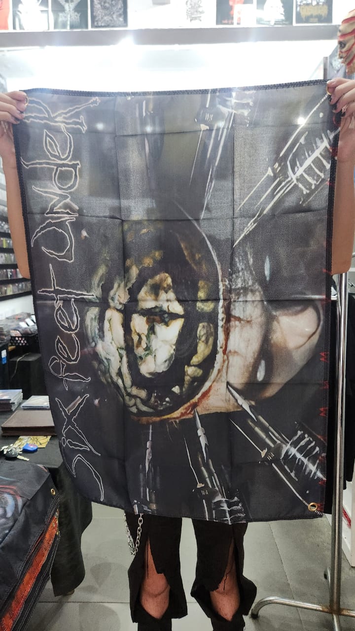 Six Feet Under - Maximum Violence (BANDEIRA COM ILHÓS)