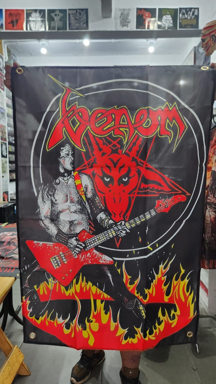 Venom - Kronos (BANDEIRA COM ILHÓS)