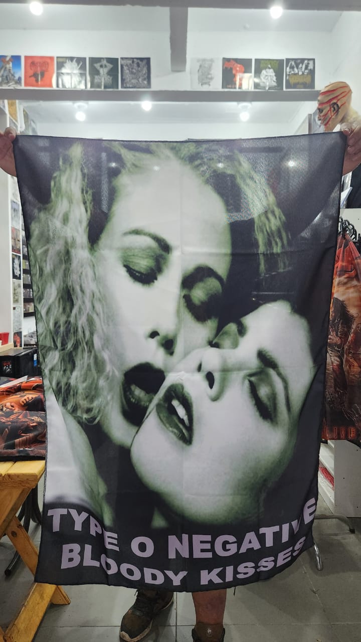 Type O Negative - Blood Kisses (BANDEIRA)