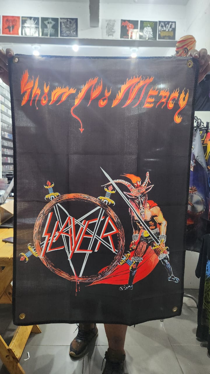 Slayer - Show No Mercy (BANDEIRA COM ILHÓS)