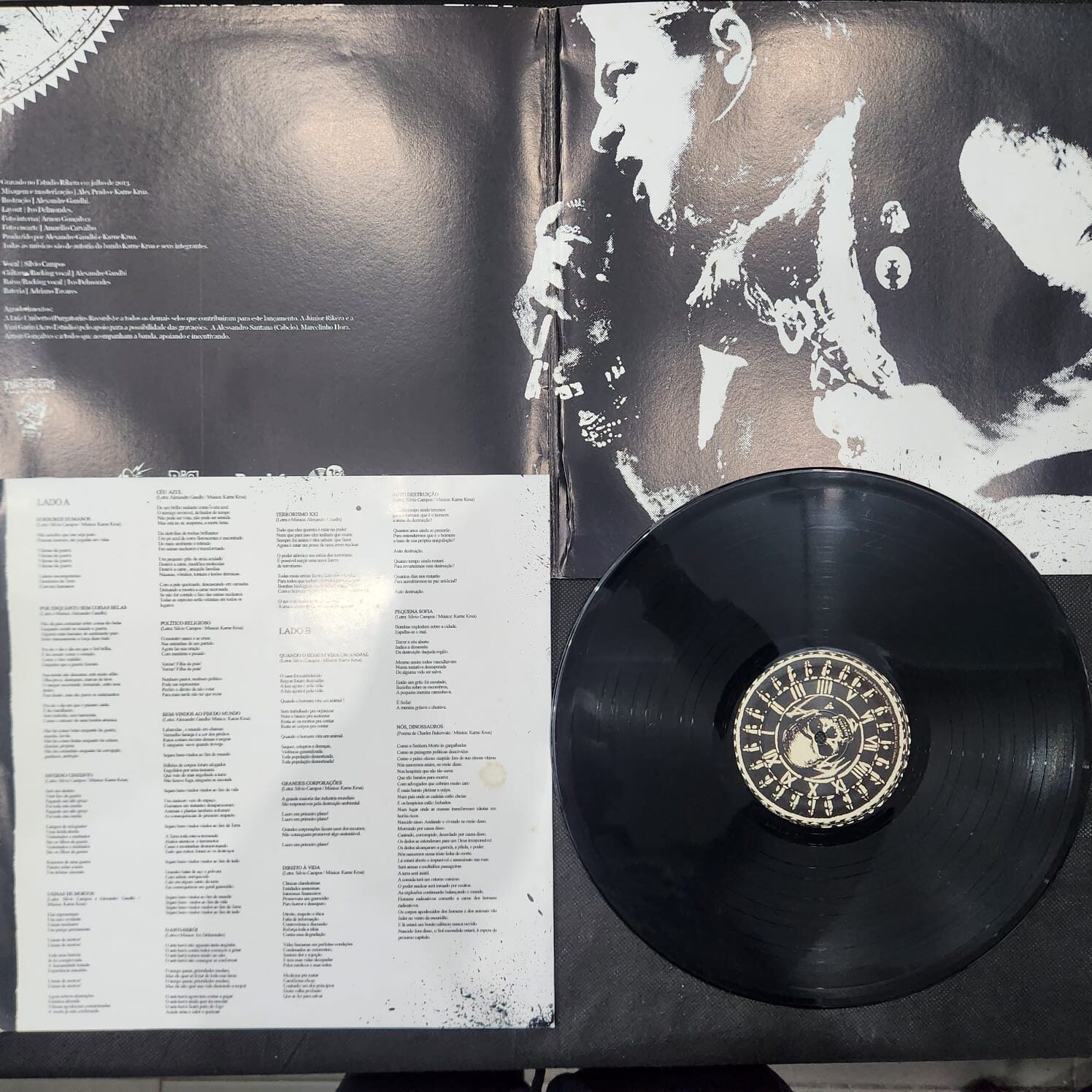 Karne Krua - Bem Vindos ao Fim do Mundo (LP GATEFOLD USADO) - Imagem 4