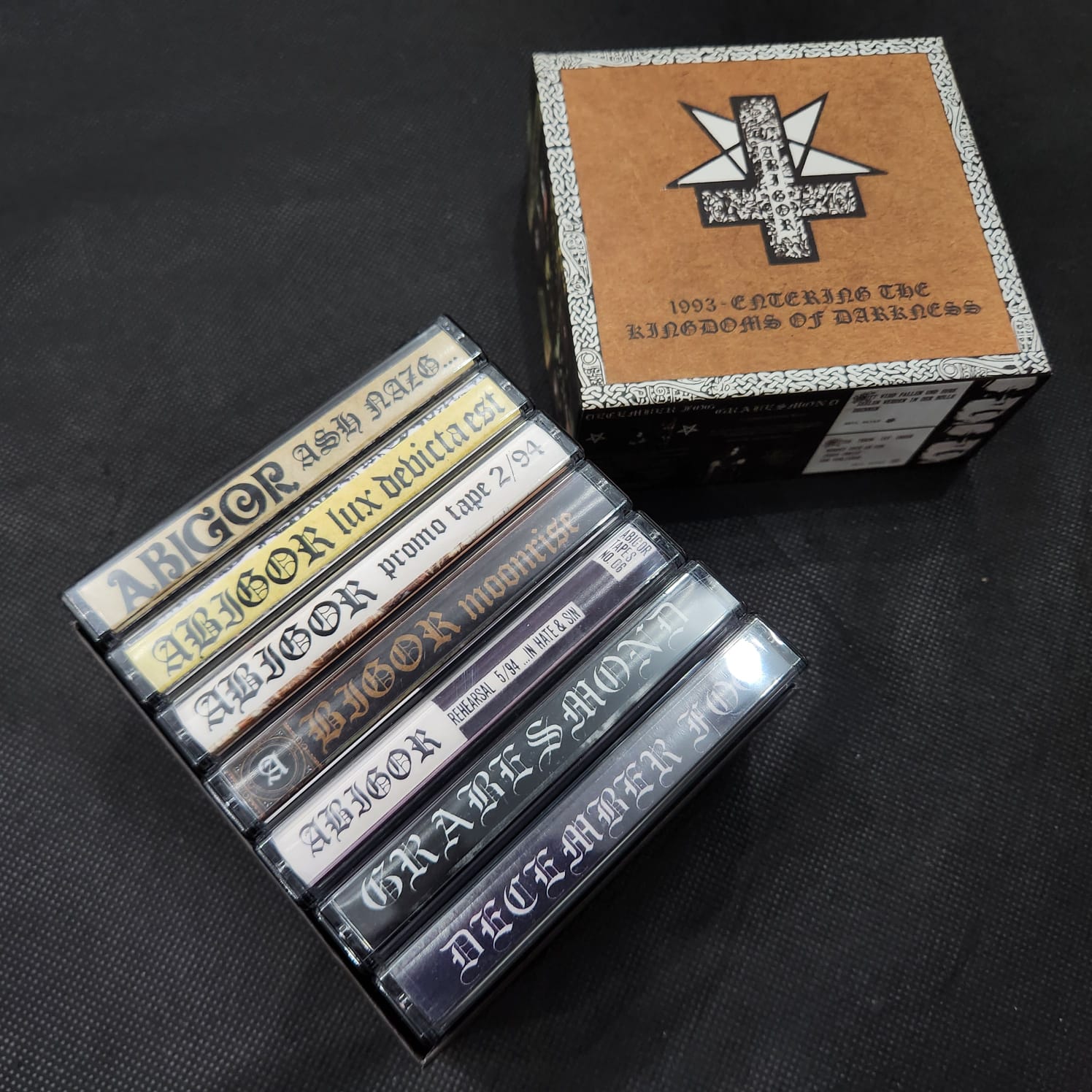 Abigor - Entering The Kingdoms Of Darkness (7-TAPE BOX) - Imagem 2
