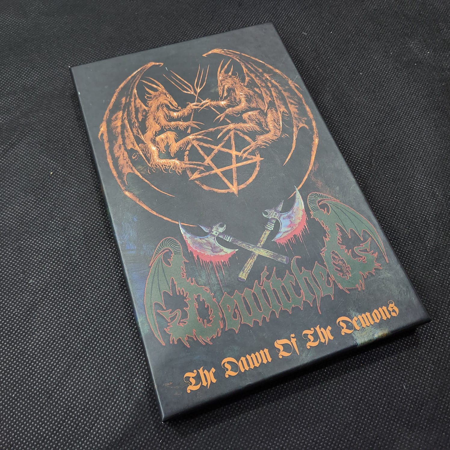 Bewitched - Dawn Of The Demons (4-TAPE BOX) - Imagem 7