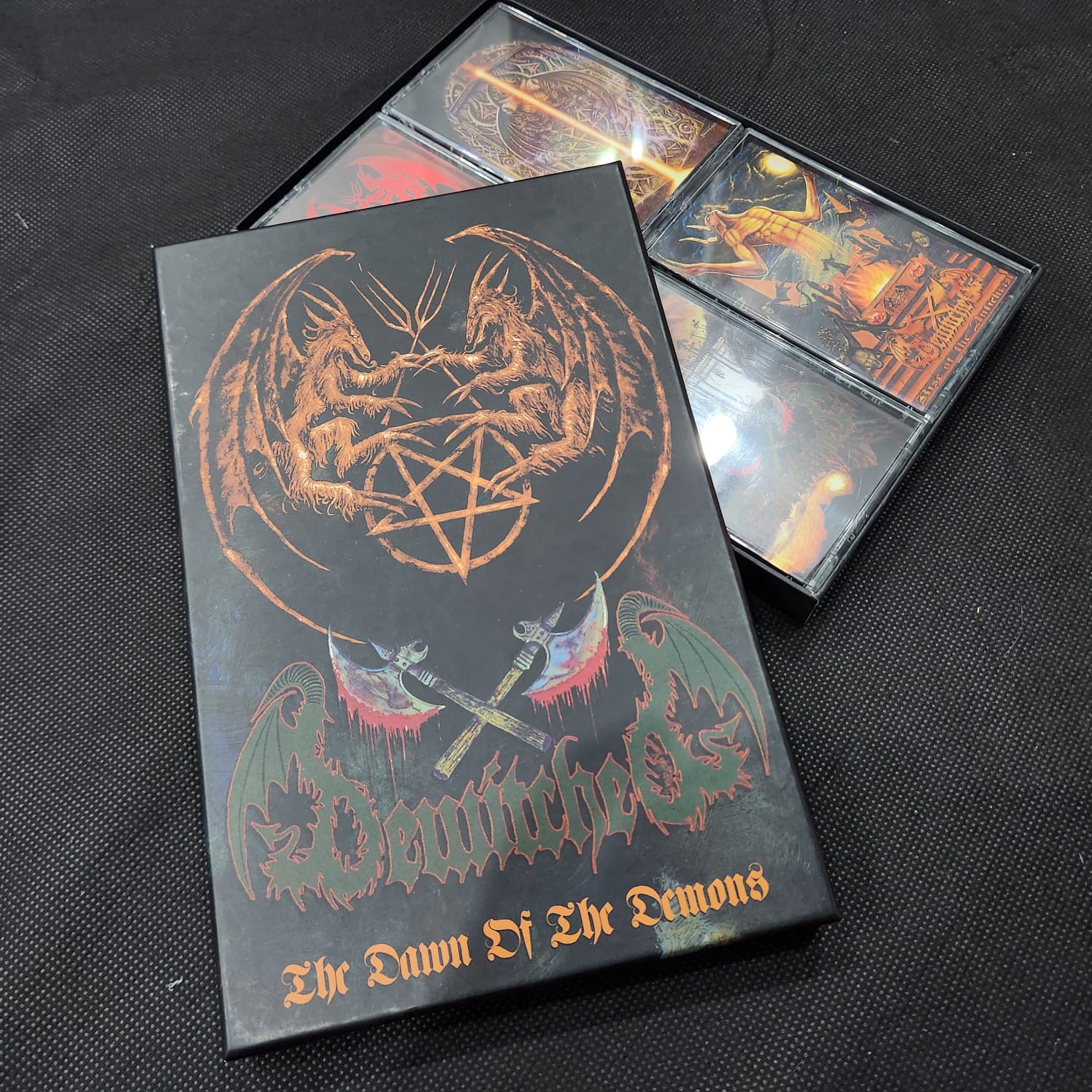 Bewitched - Dawn Of The Demons (4-TAPE BOX) - Imagem 2