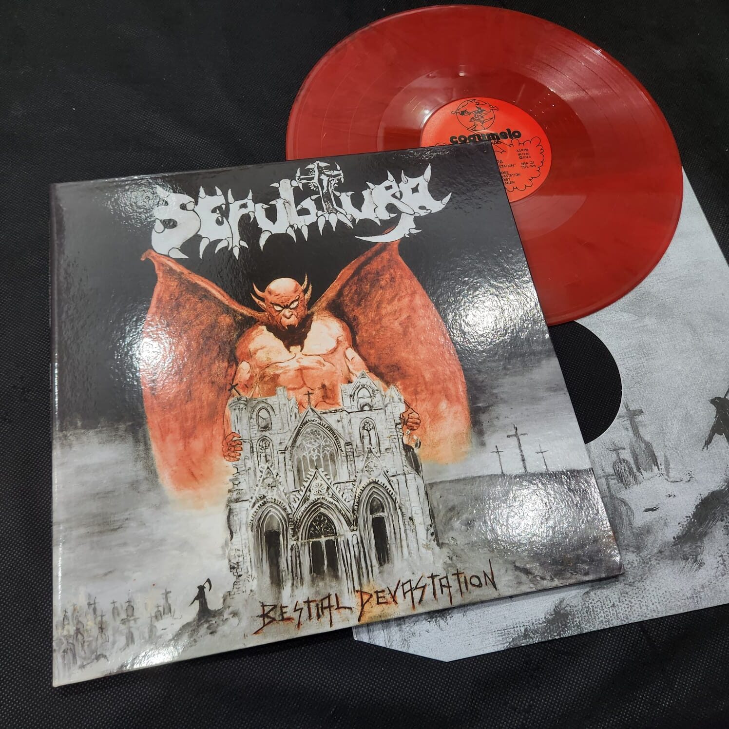 Sepultura - Bestial Devastation Special Box (LP VERMELHO - ED. ESP. USADO) - Imagem 3