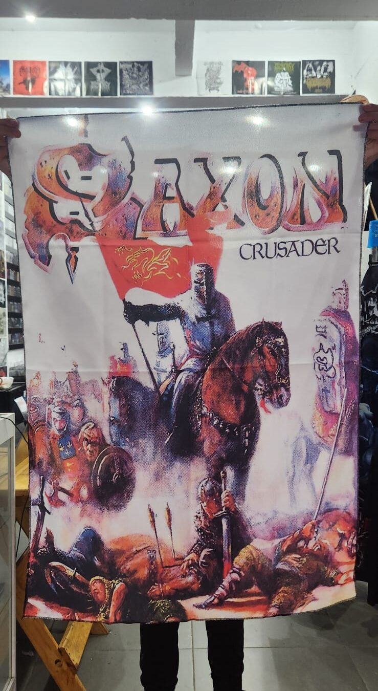 Saxon - Crusader (BANDEIRA)