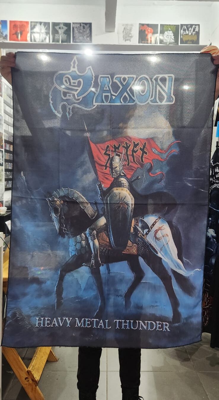 Saxon - Heavy Metal Thunder (BANDEIRA)